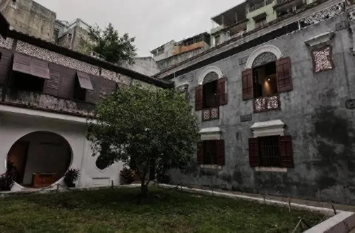 Man Va Hotel 2*