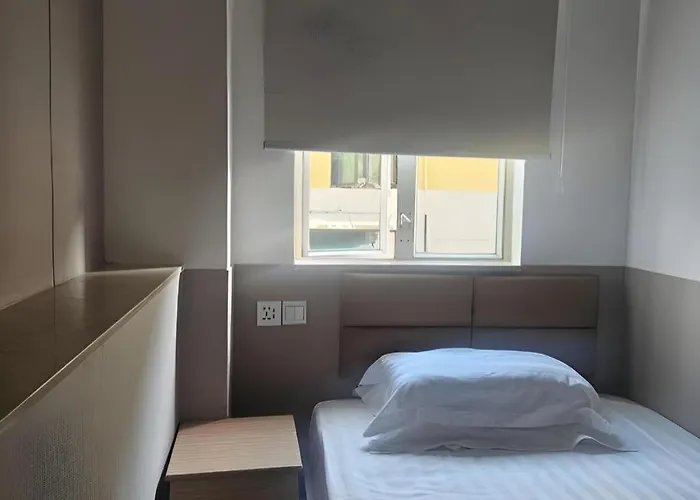 Man Va Hotel 2*